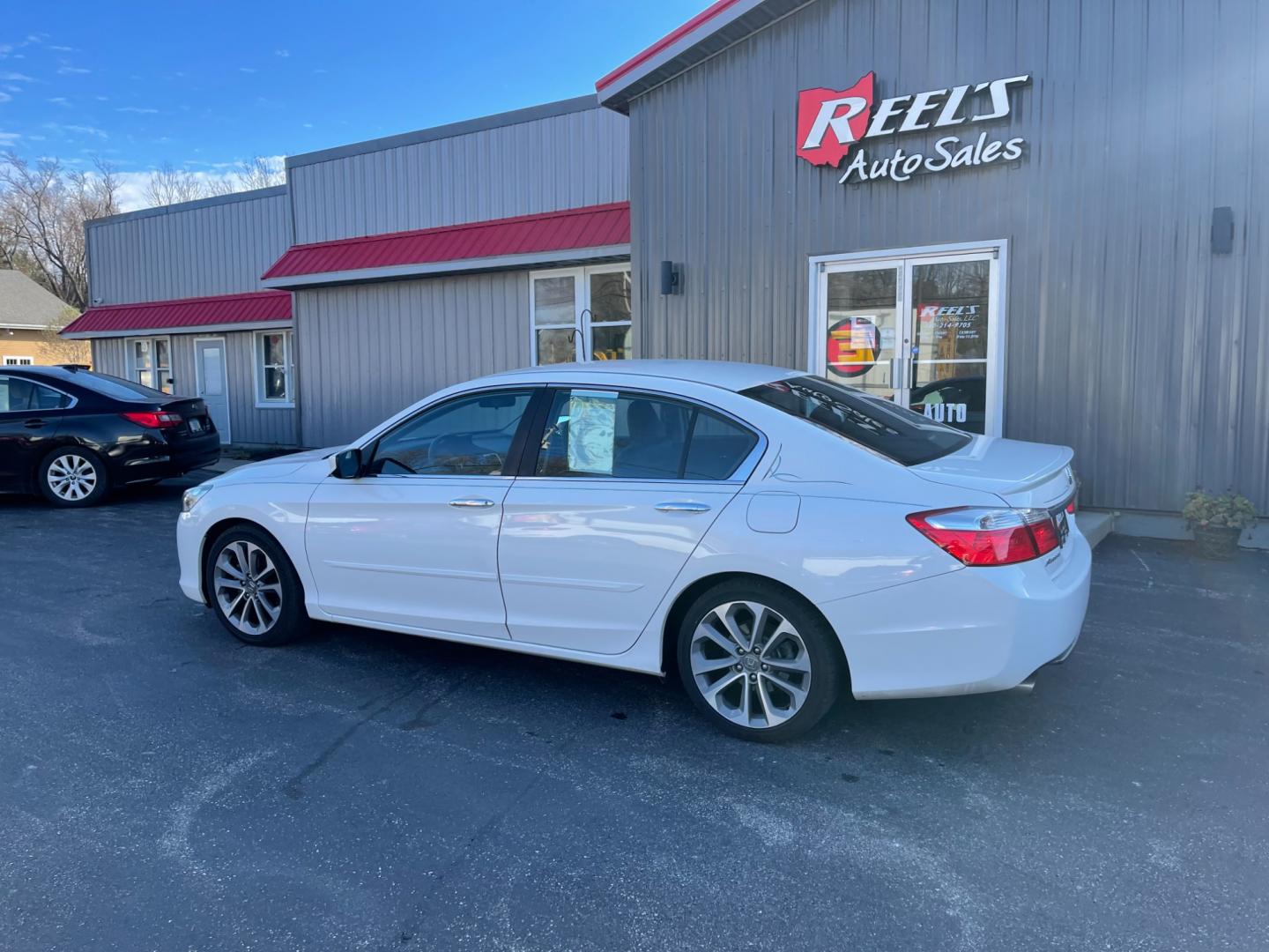 2013 White /Black Honda Accord Sport (1HGCR2F50DA) with an 2.4L I4 DOHC 16V engine, Automatic transmission, located at 547 E. Main St., Orwell, OH, 44076, (440) 437-5893, 41.535435, -80.847855 - This 2013 Honda Accord Sport CVT is a reliable and fuel-efficient sedan. It is powered by a 2.4-liter four-cylinder engine that produces 189 horsepower. The CVT (continuously variable transmission) provides smooth and efficient acceleration. The Accord Sport CVT comes equipped with features such as - Photo#12